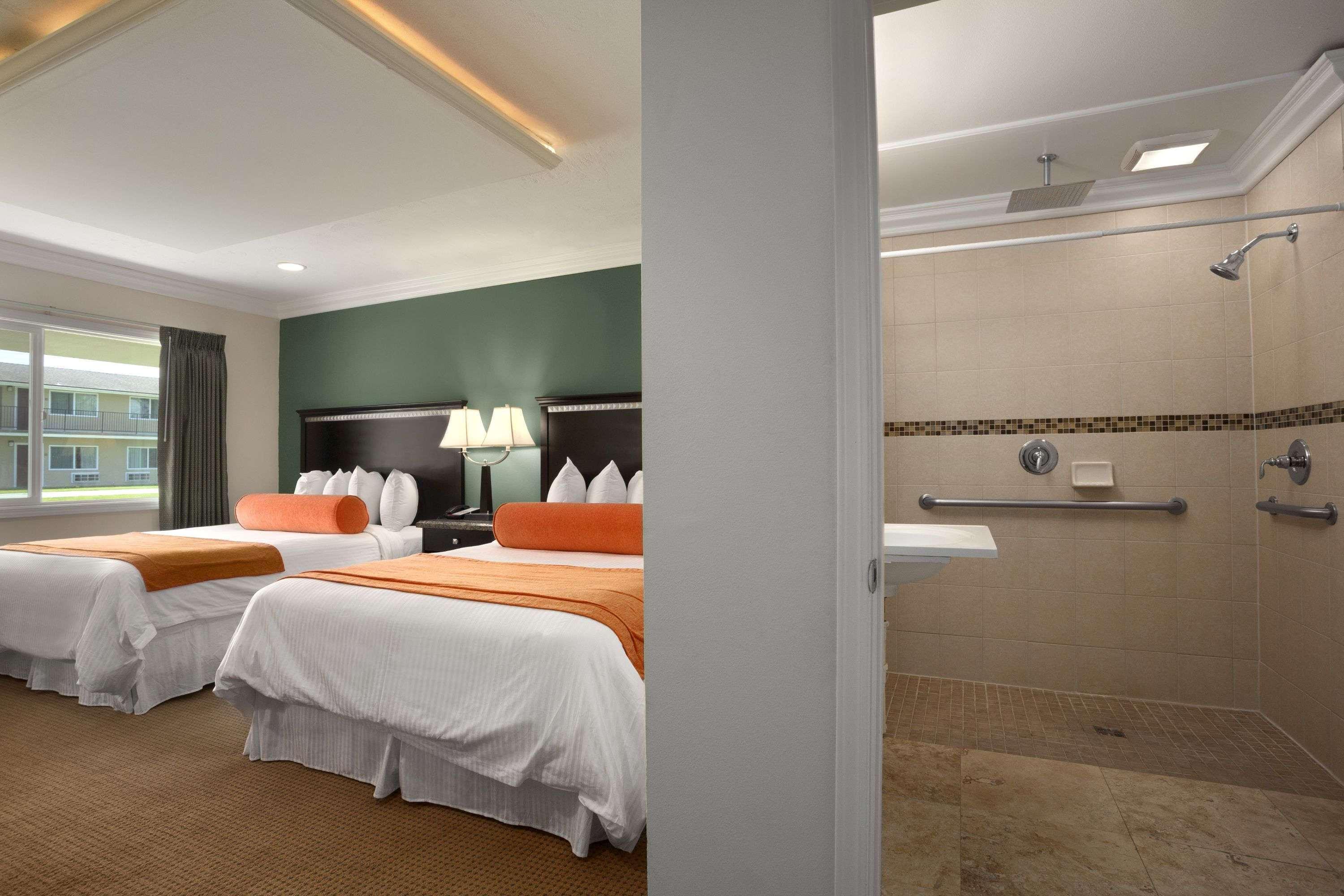 Travelodge By Wyndham Santa Maria Экстерьер фото