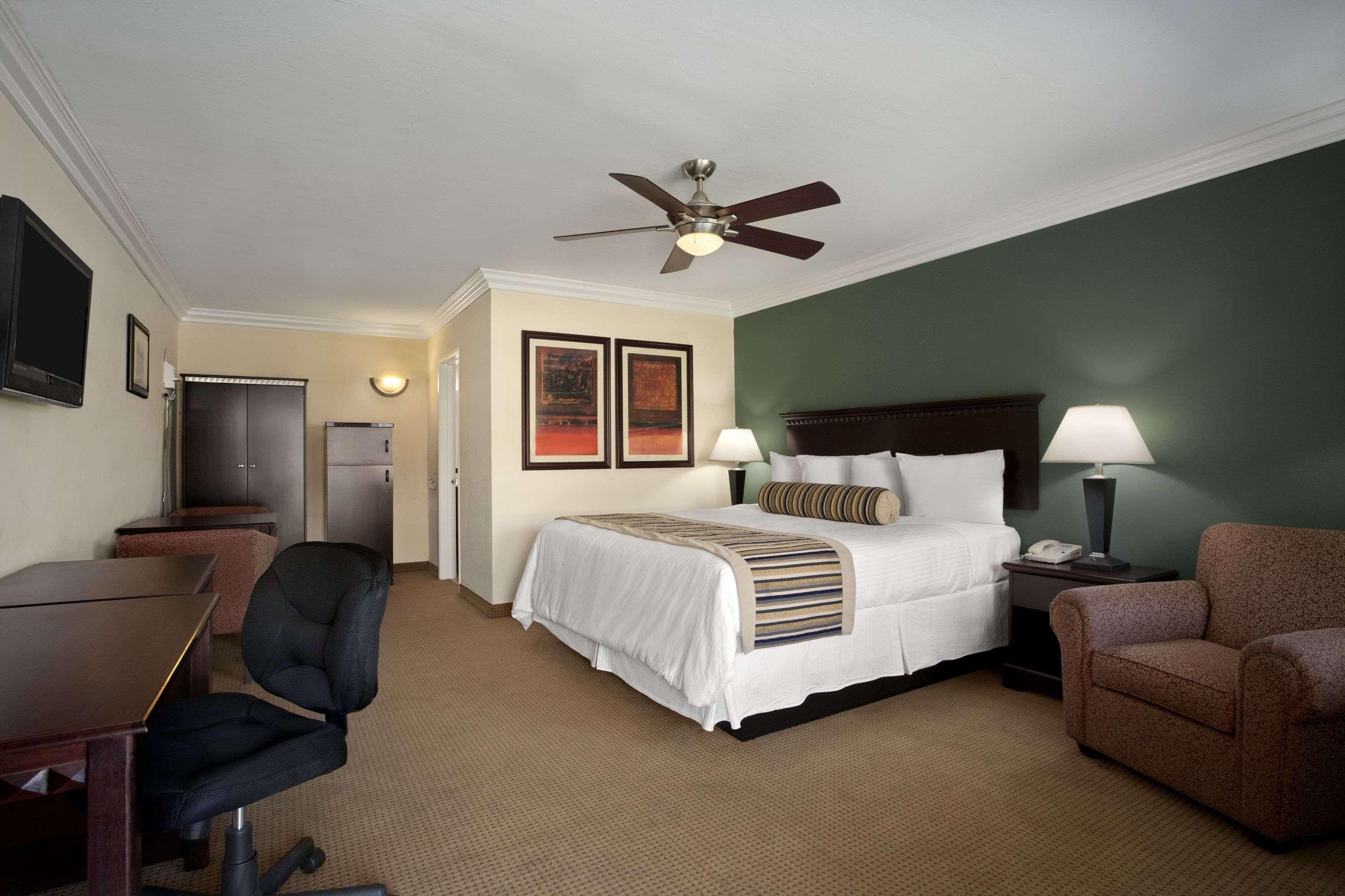 Travelodge By Wyndham Santa Maria Экстерьер фото