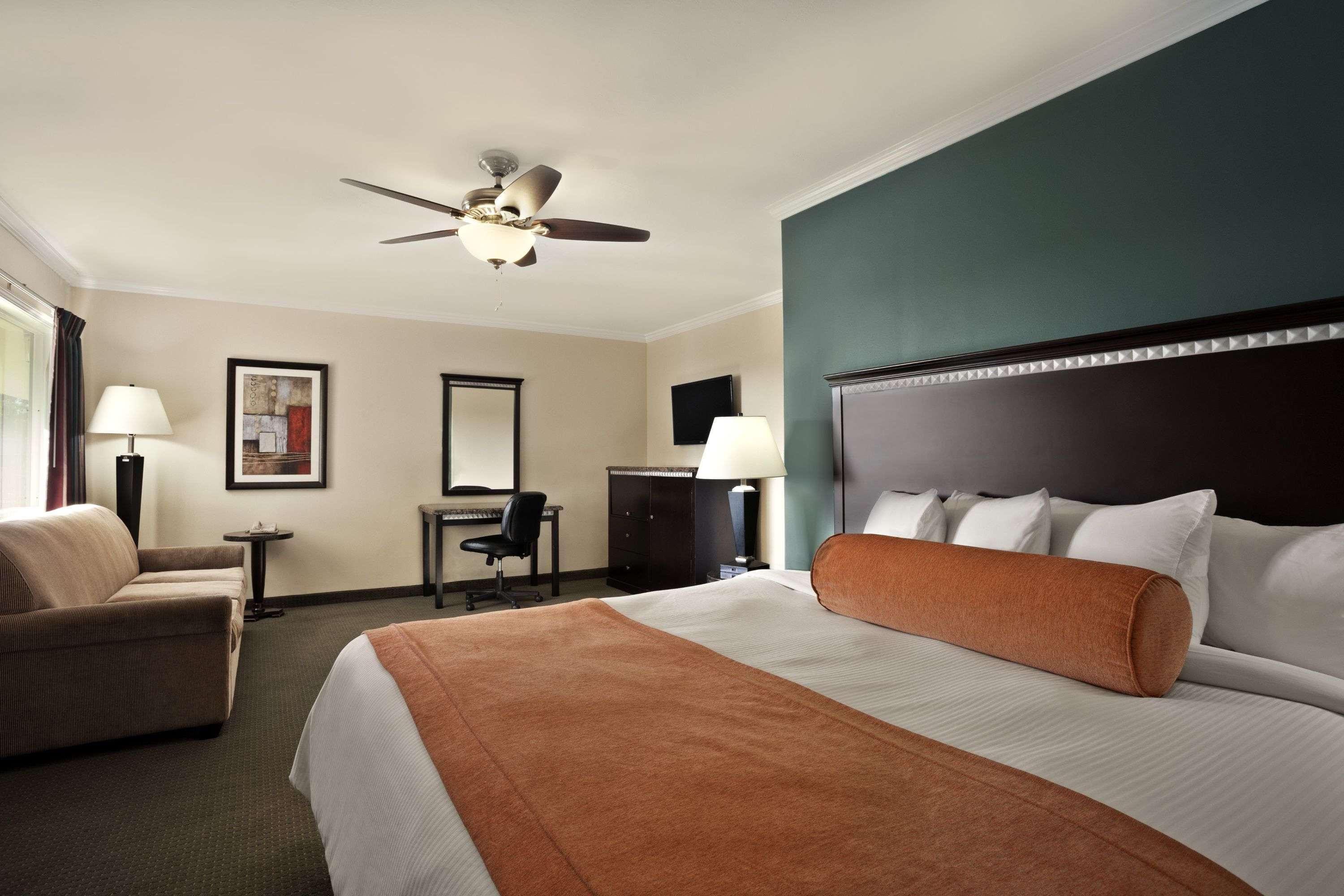 Travelodge By Wyndham Santa Maria Экстерьер фото
