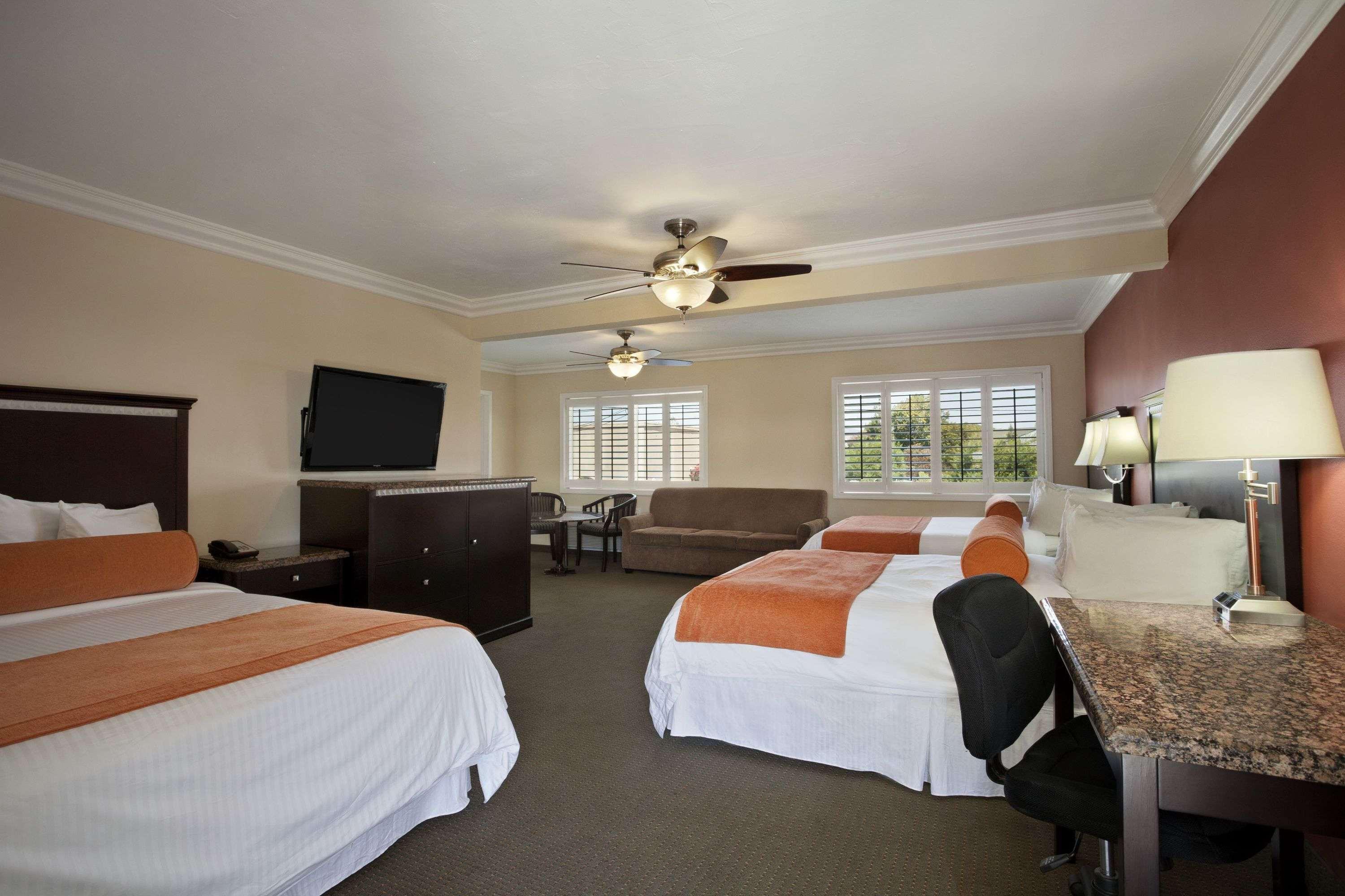 Travelodge By Wyndham Santa Maria Экстерьер фото