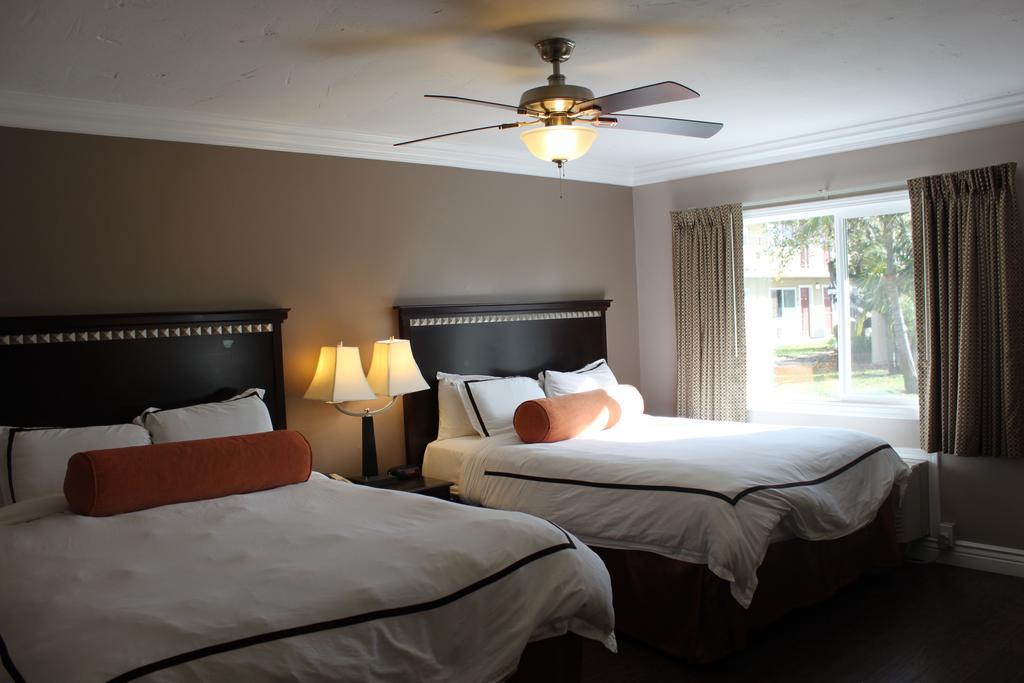 Travelodge By Wyndham Santa Maria Экстерьер фото