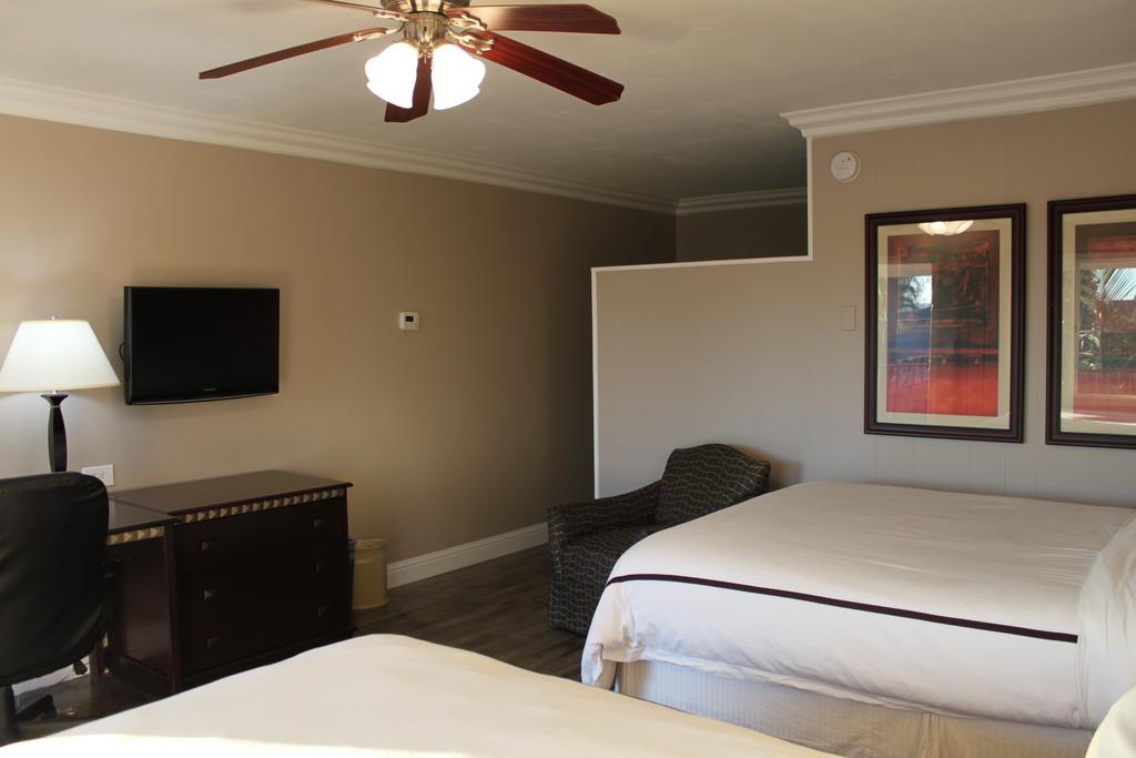 Travelodge By Wyndham Santa Maria Экстерьер фото