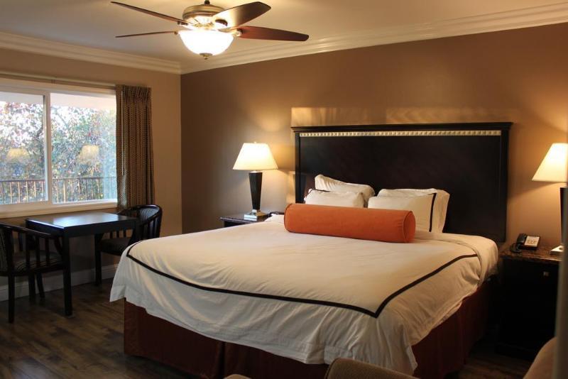Travelodge By Wyndham Santa Maria Экстерьер фото