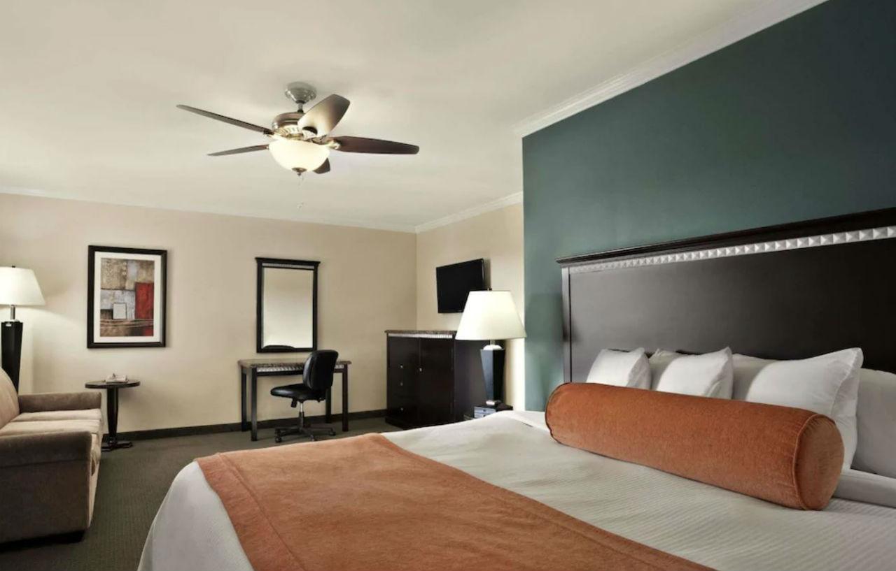 Travelodge By Wyndham Santa Maria Экстерьер фото